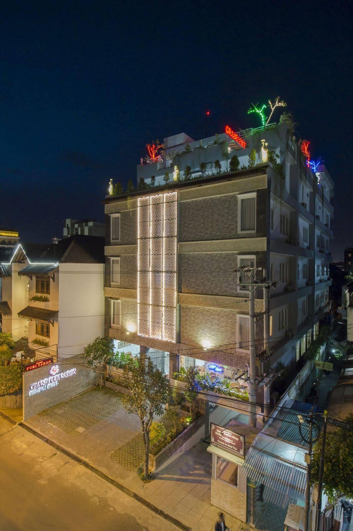 Grand Puri Saron Hotel Malioboro Yogyakarta Exterior foto