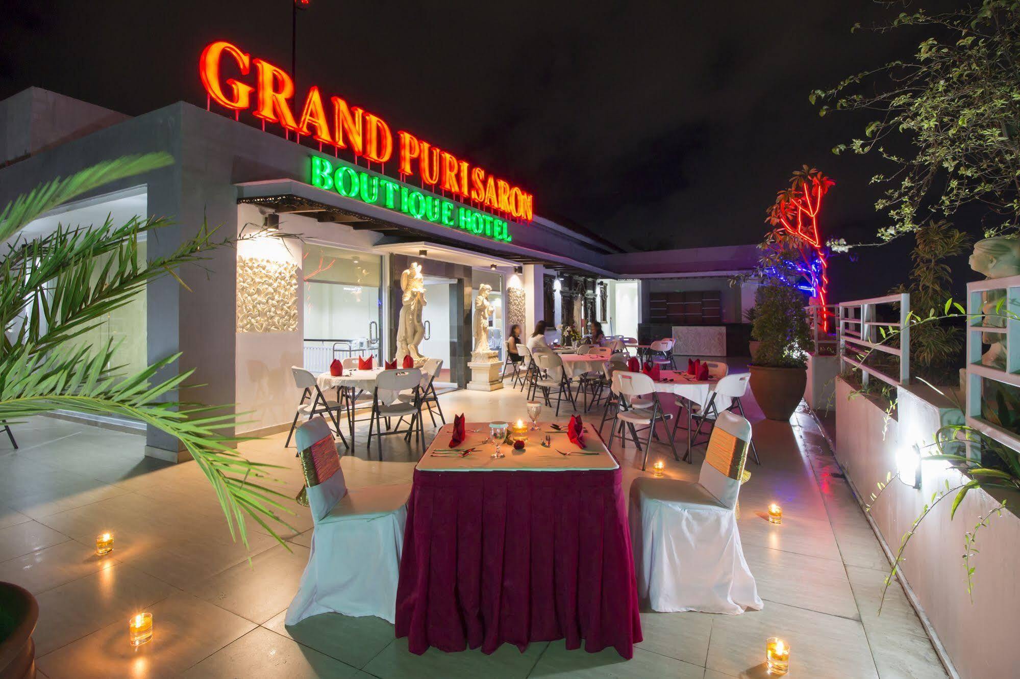 Grand Puri Saron Hotel Malioboro Yogyakarta Exterior foto