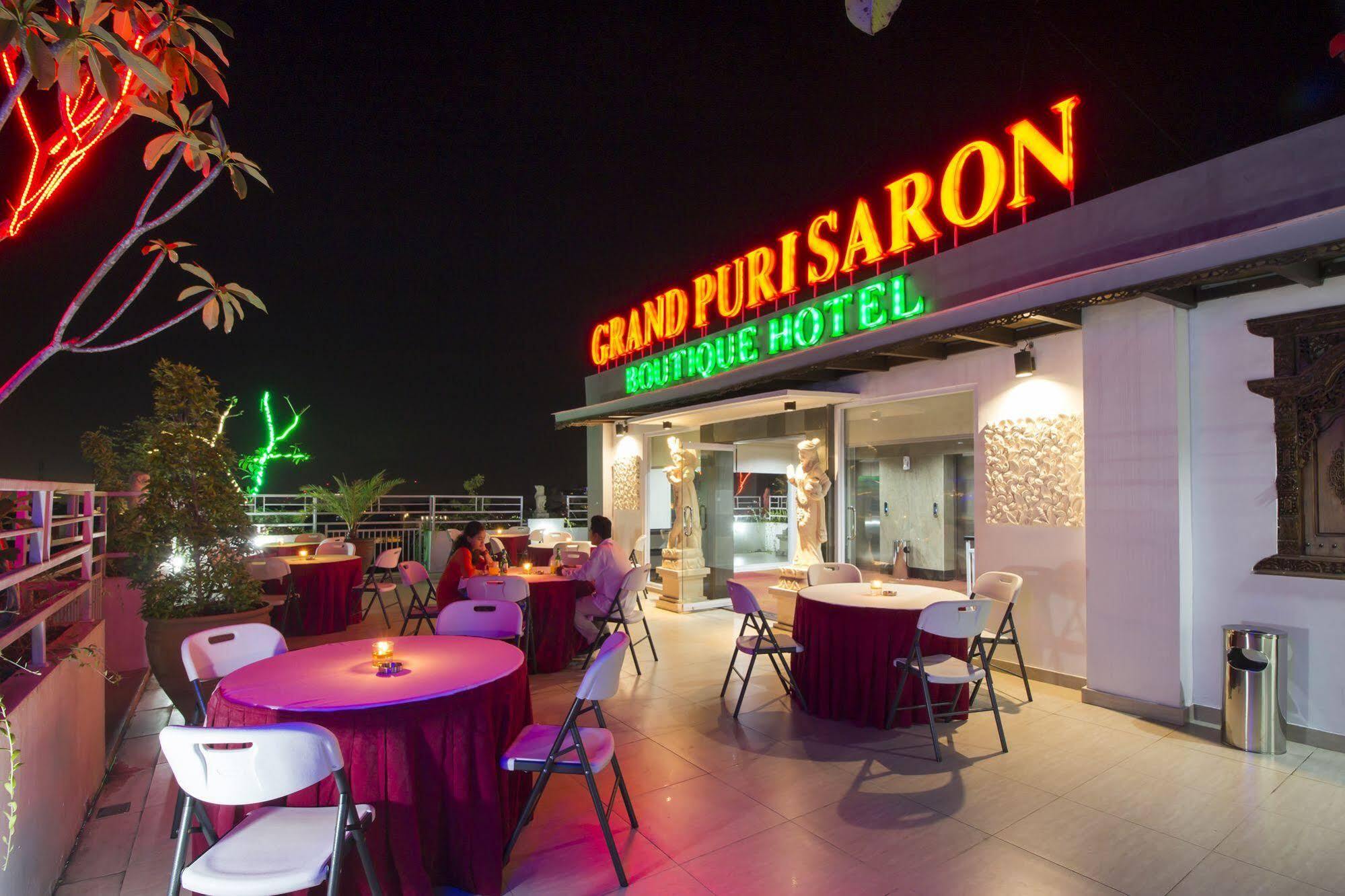 Grand Puri Saron Hotel Malioboro Yogyakarta Exterior foto
